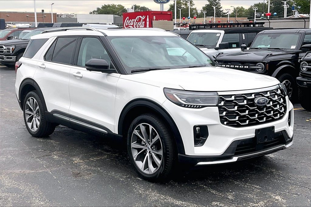 Certified 2025 Ford Explorer Platinum w/ Ultimate Package AWD/4WD image 35