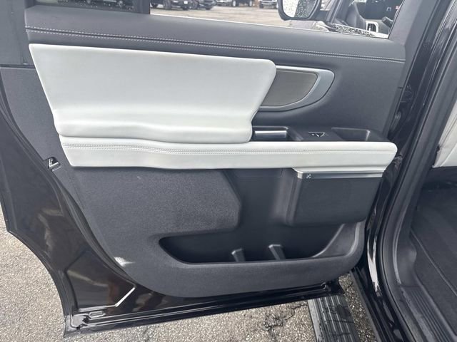 Certified 2025 Ford Expedition Max Platinum image 23