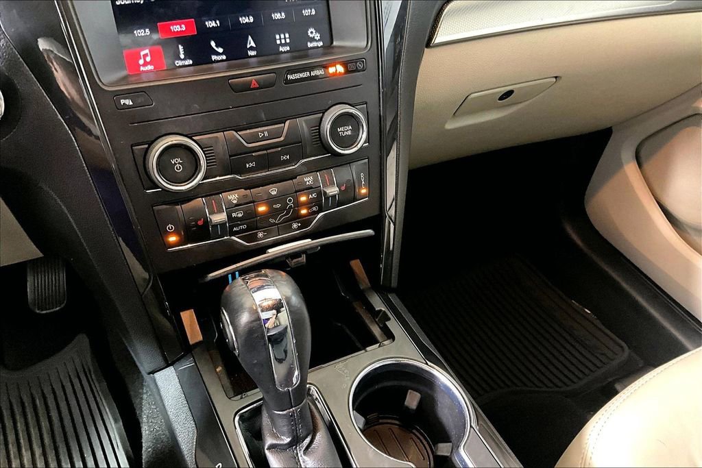 Certified 2019 Ford Explorer XLT w/ Equipment Group 202A FWD image 25