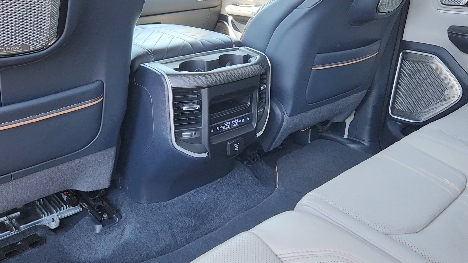 Used 2025 RAM 1500 Tungsten AWD/4WD image 17