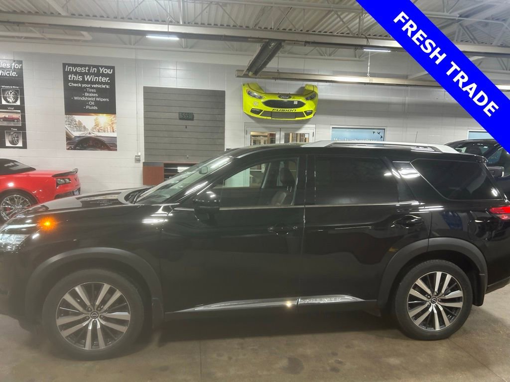 Used 2022 Nissan Pathfinder Platinum w/ Cargo Package image 4