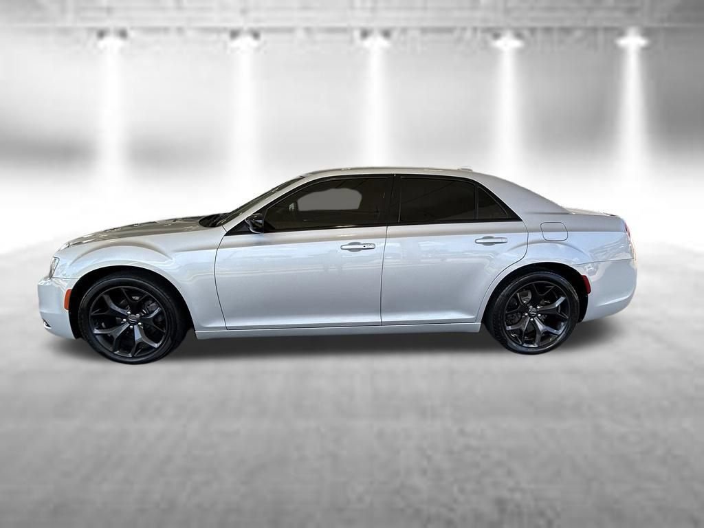 Used 2021 Chrysler 300 Touring w/ Sport Appearance Package RWD image 8