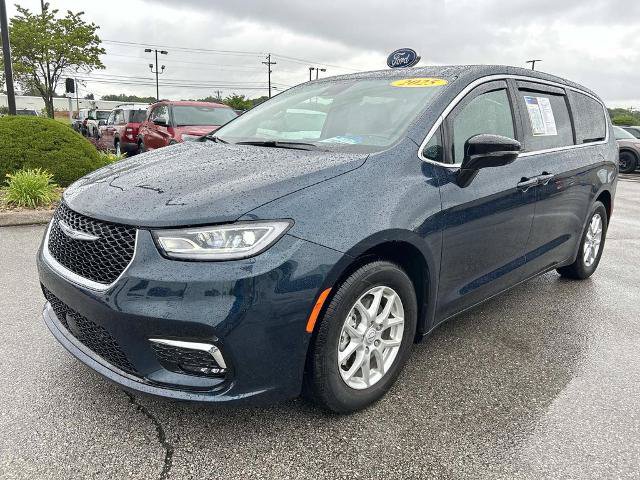 Used 2025 Chrysler Pacifica Select FWD image 8