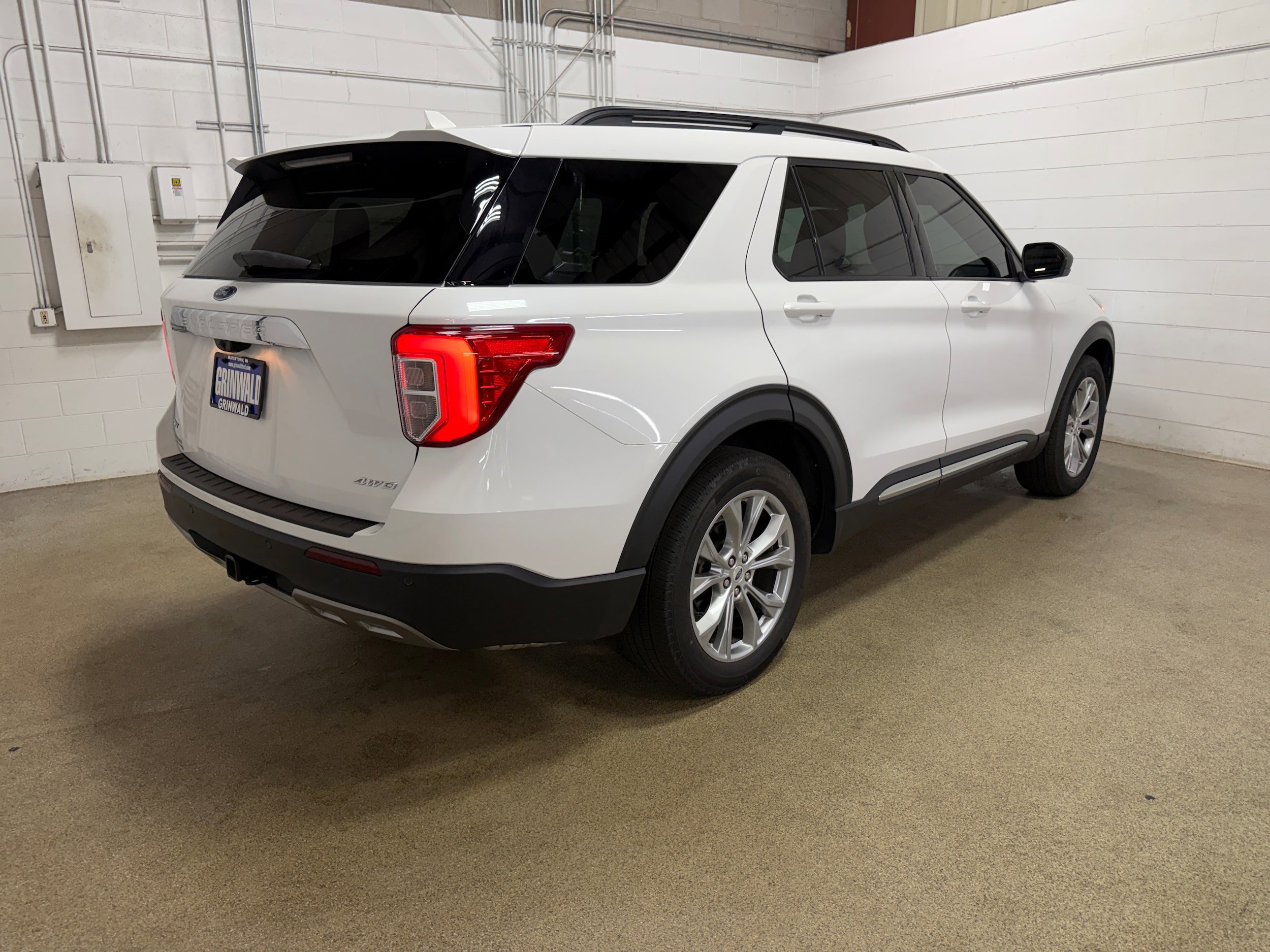 Certified 2023 Ford Explorer XLT w/ Equipment Group 202A AWD/4WD image 8