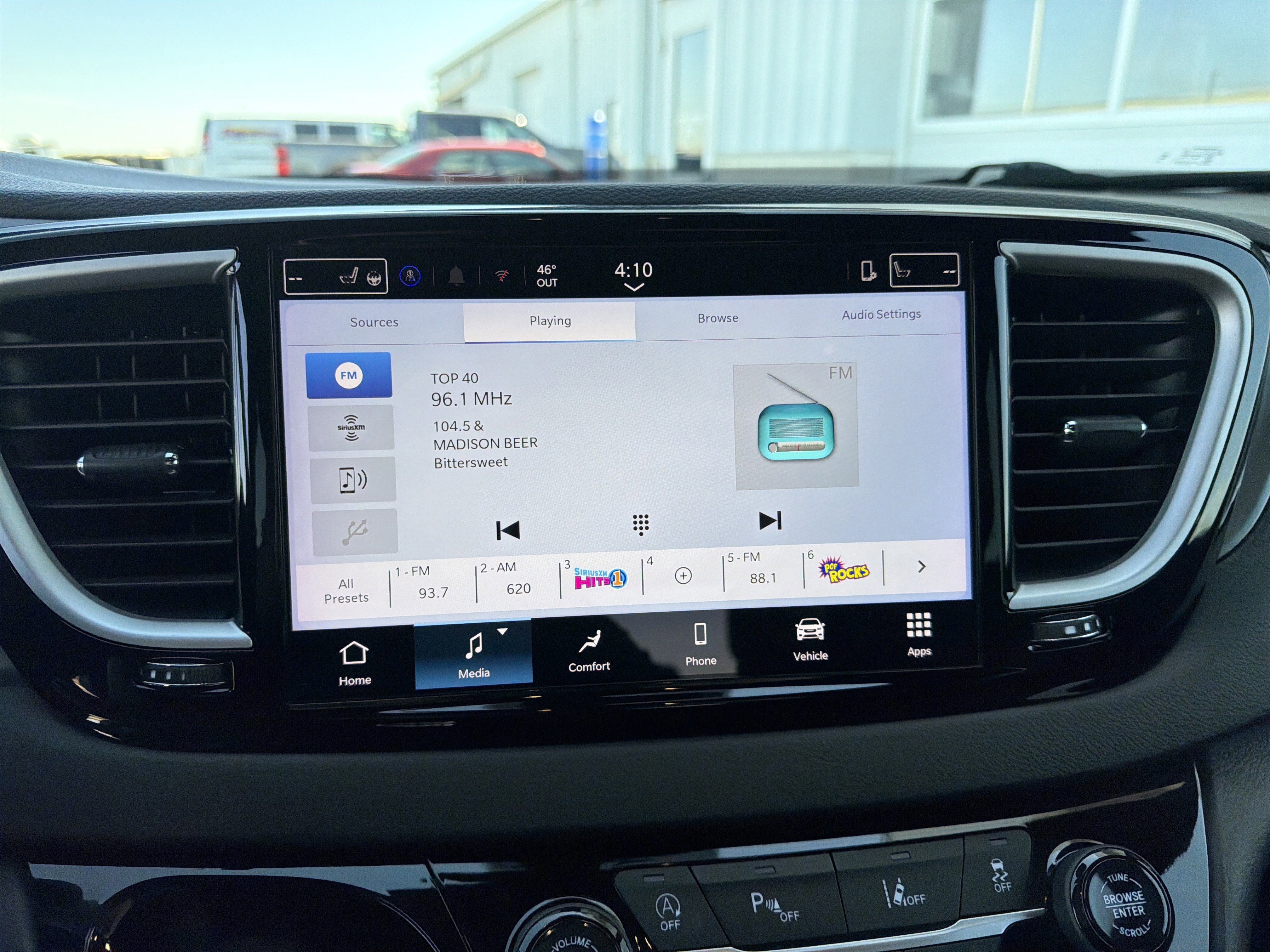 Used 2025 Chrysler Pacifica Select image 37