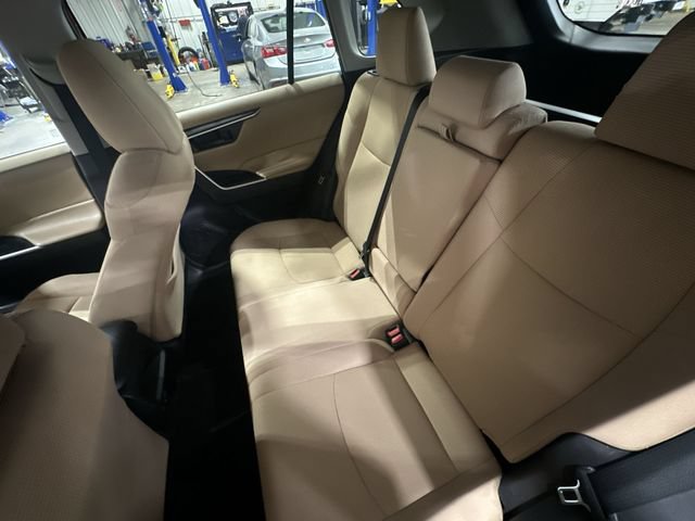 Used 2019 Toyota RAV4 LE w/ Carpet Mat Package FWD image 31