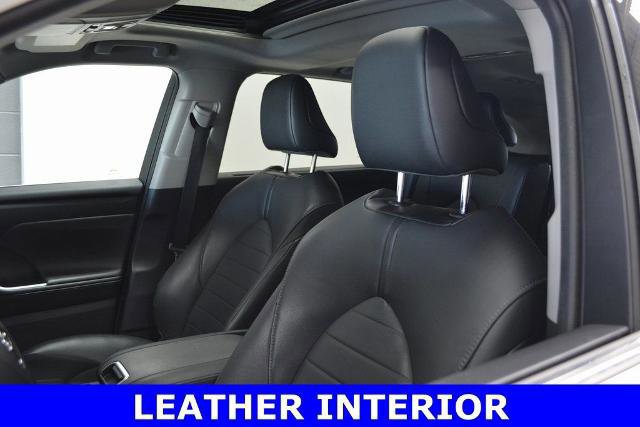 Used 2020 Toyota Highlander XLE AWD/4WD image 9