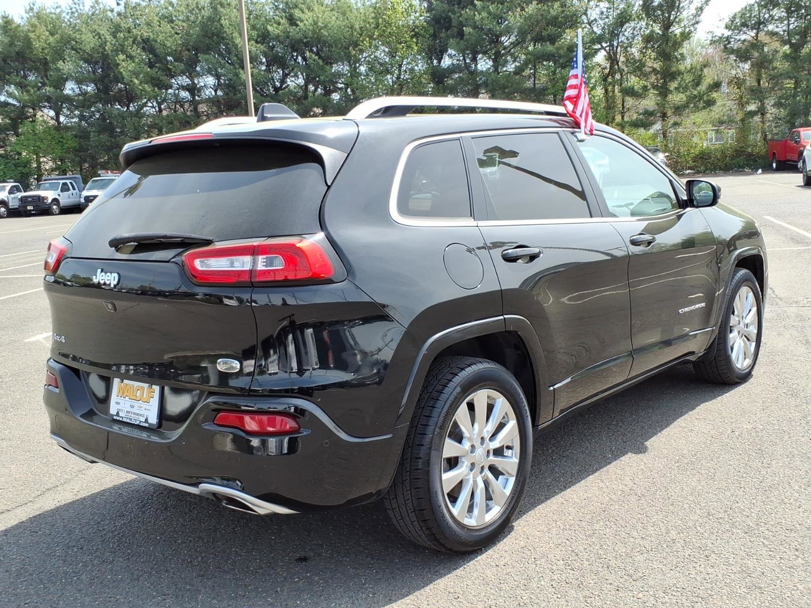 Used 2018 Jeep Cherokee Overland w/ Technology Group AWD/4WD image 6