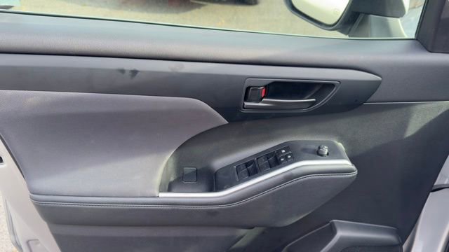 Used 2024 Toyota Highlander LE image 10