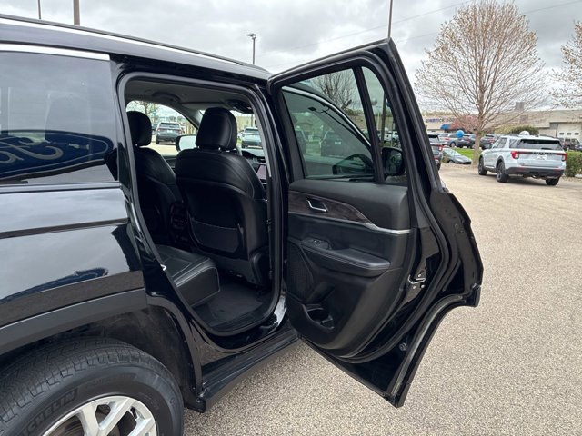 Used 2023 Jeep Grand Cherokee Limited AWD/4WD image 40