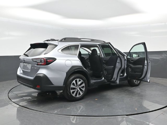 Used 2025 Subaru Outback Premium AWD/4WD image 28