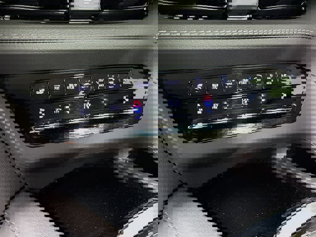 Used 2023 Buick Envision Essence image 18