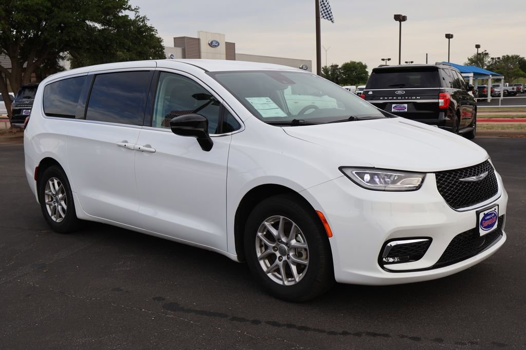 Used 2024 Chrysler Pacifica Touring-L FWD image 12