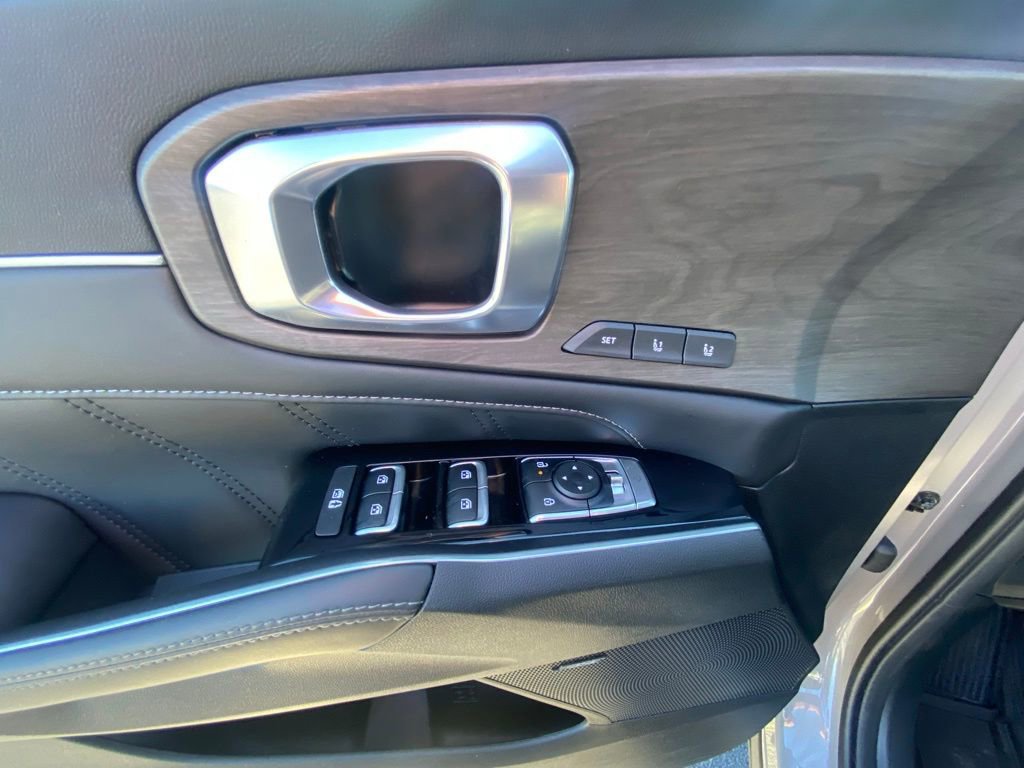 Used 2025 Kia Sorento SX Prestige image 11