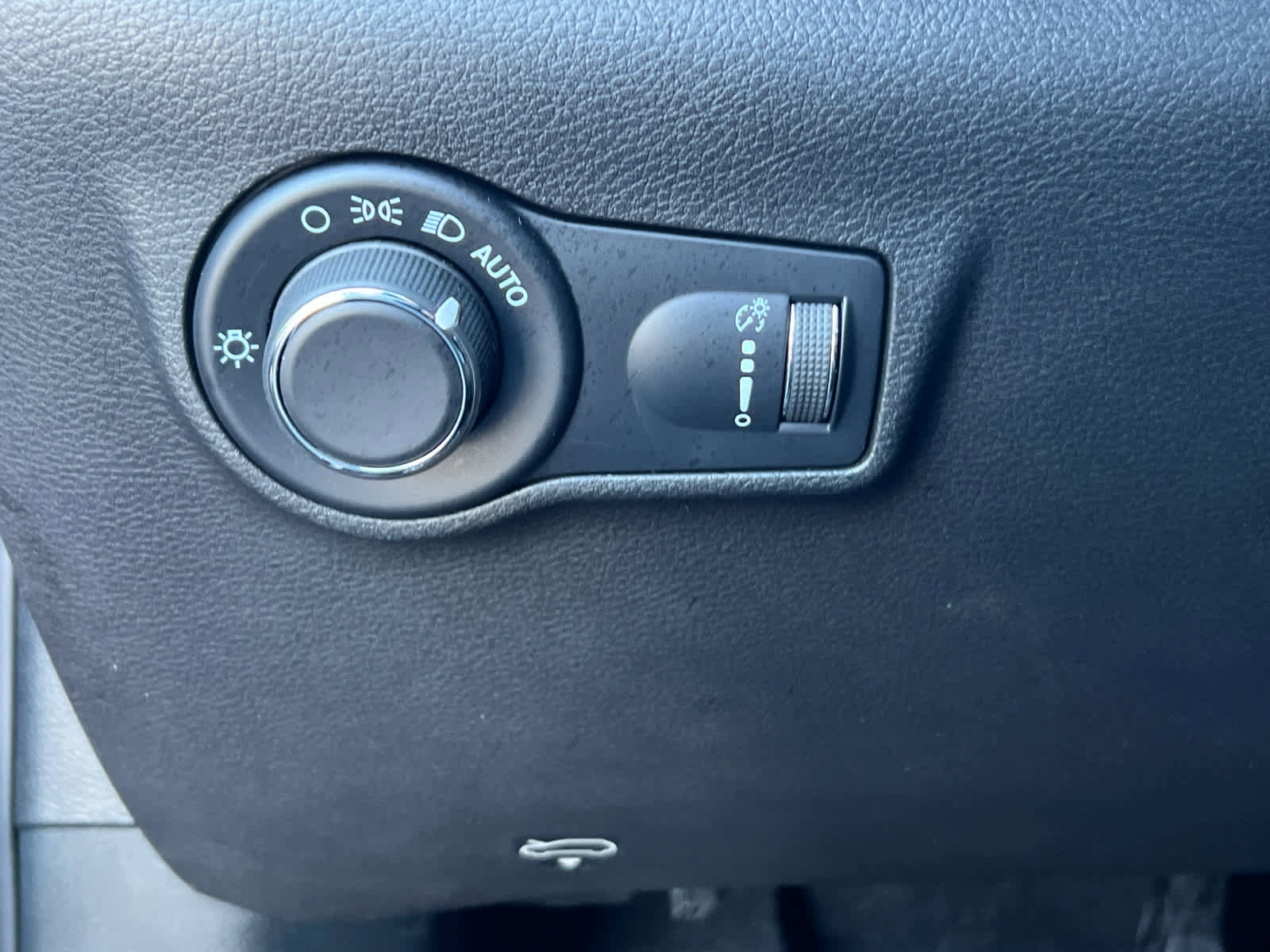 Used 2024 Jeep Compass Sport image 30