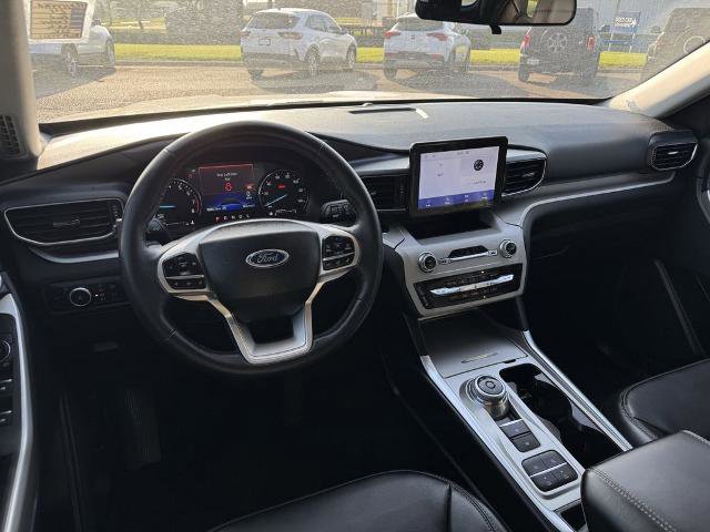 Certified 2024 Ford Explorer XLT w/ Equipment Group 202A RWD image 17
