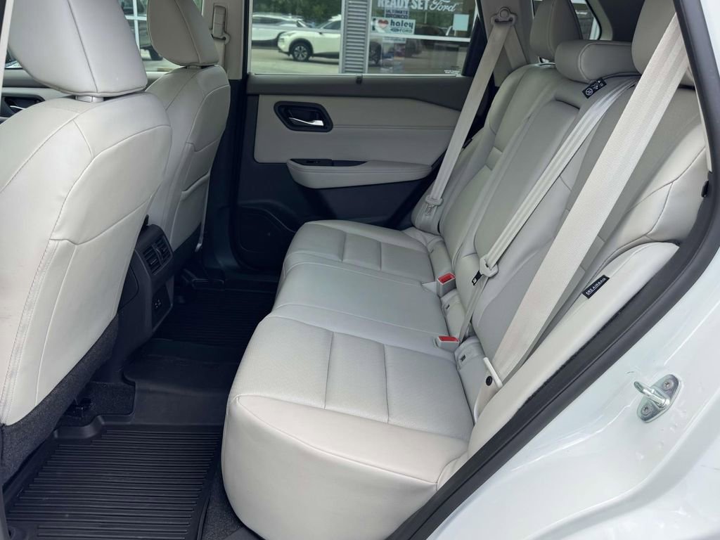 Used 2023 Nissan Rogue SV w/ SV Premium B Package FWD image 16