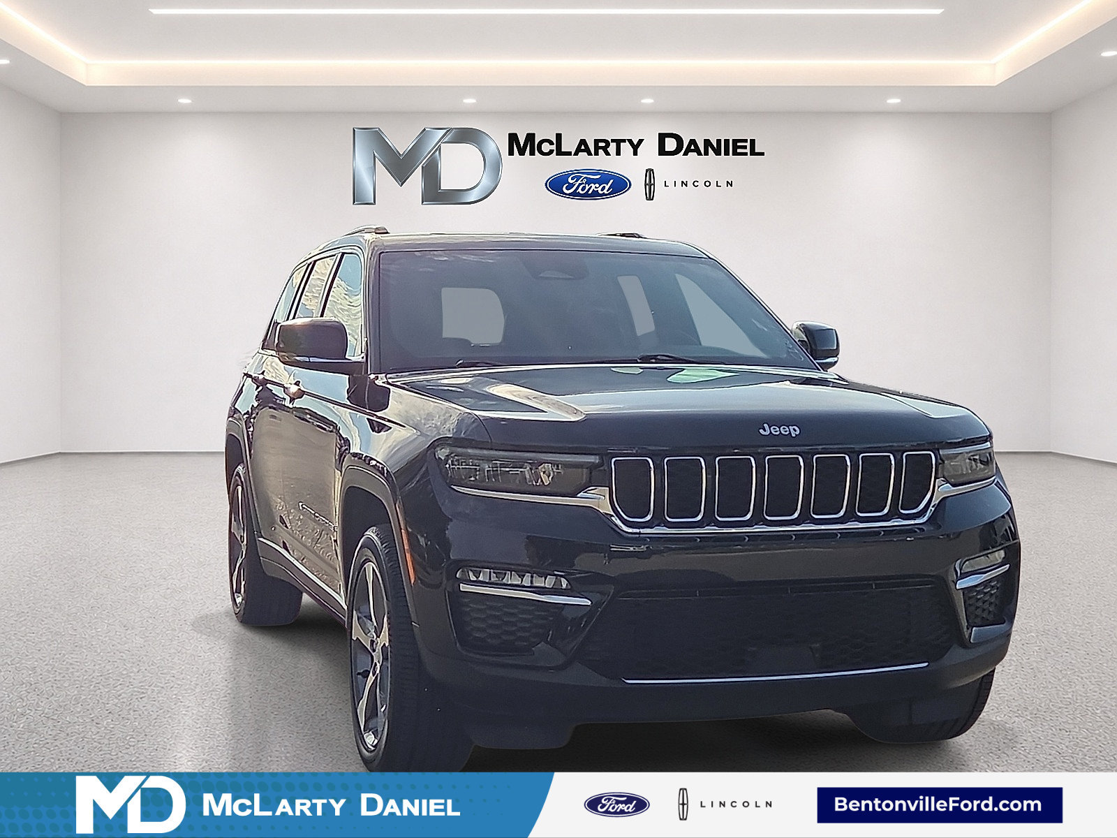 Used 2024 Jeep Grand Cherokee Limited w/ Trailer Tow Package AWD/4WD image 1