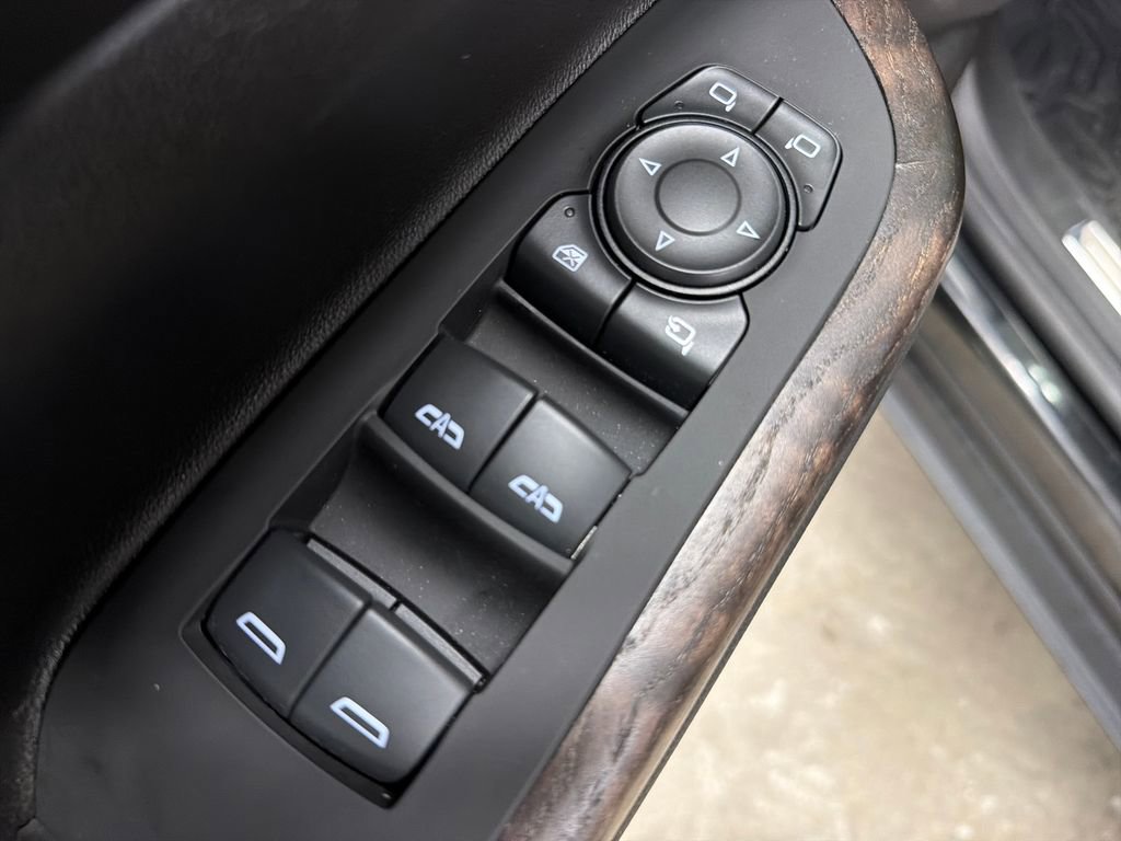Used 2023 GMC Acadia Denali w/ Black Diamond Edition FWD image 18