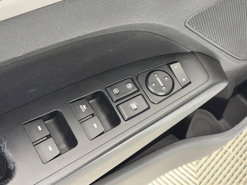 Used 2017 Hyundai Elantra Value Edition image 25