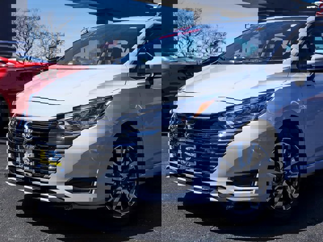 Used 2025 Nissan Versa SV image 2