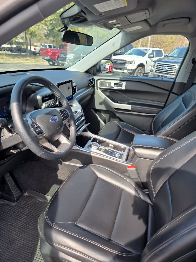 Certified 2023 Ford Explorer XLT w/ Equipment Group 202A AWD/4WD image 9