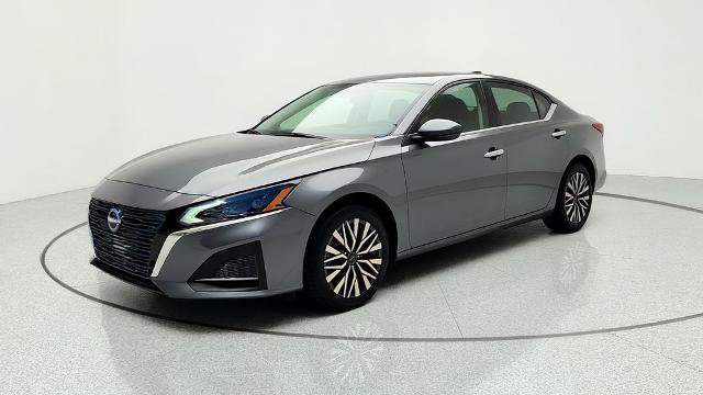 Used 2025 Nissan Altima 2.5 SV AWD/4WD image 3