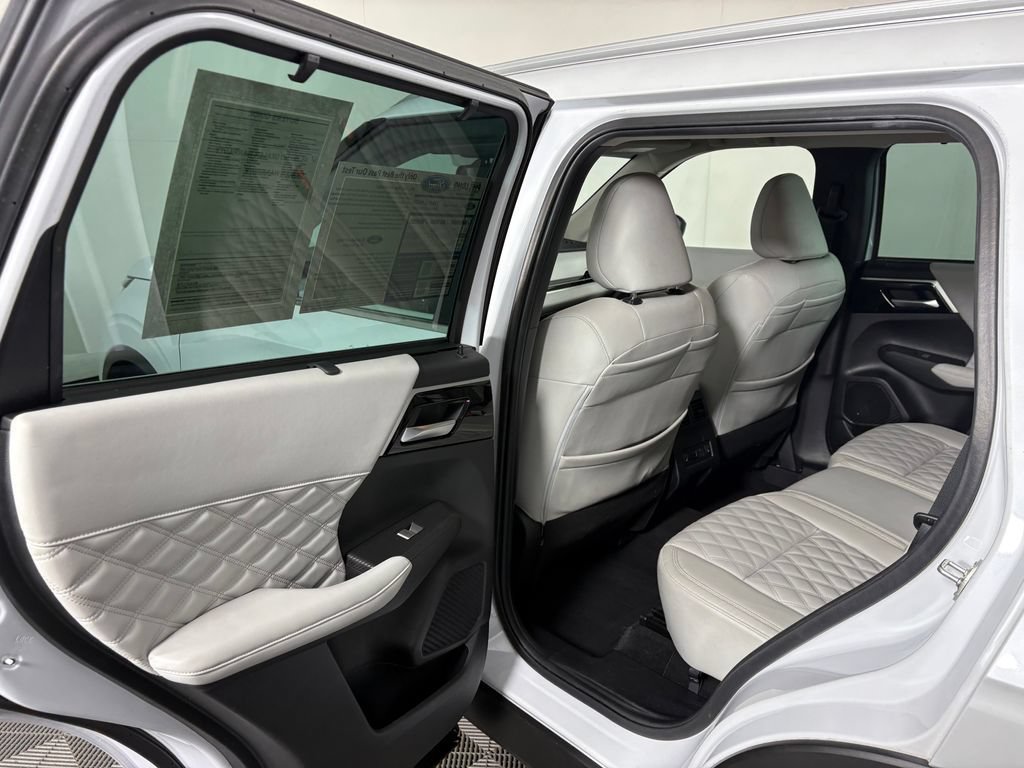 Used 2023 Mitsubishi Outlander SEL FWD image 27
