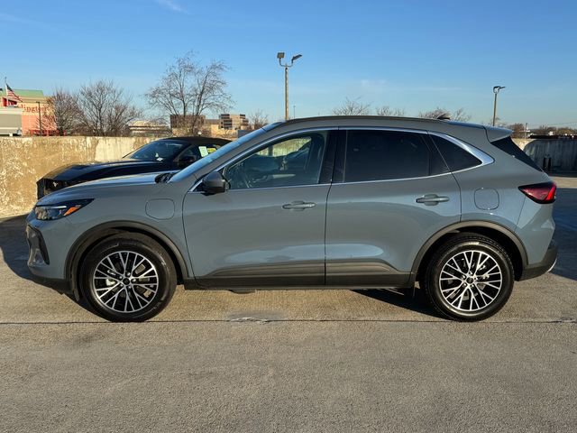 Certified 2025 Ford Escape SE w/ PHEV Premium Package image 2