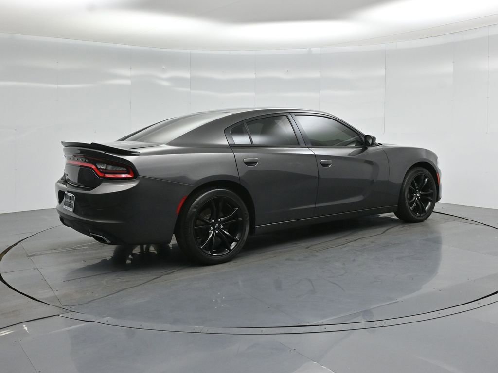 Used 2017 Dodge Charger SE w/ Blacktop Package RWD image 25