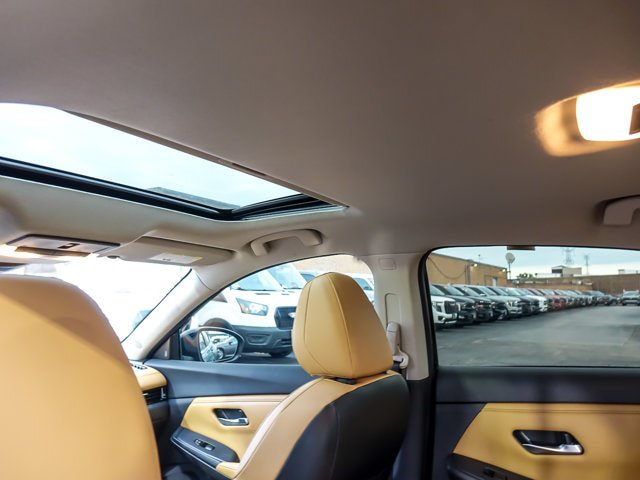 Used 2023 Nissan Sentra SV w/ SV Premium Package FWD image 13