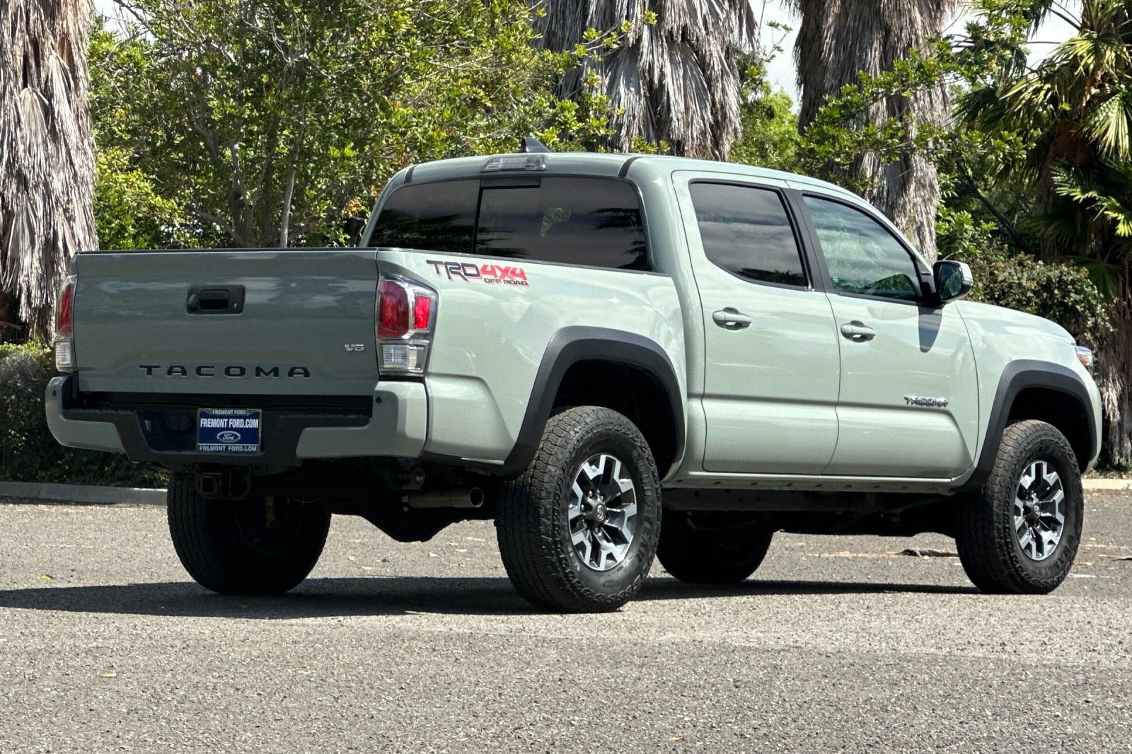 Used 2023 Toyota Tacoma TRD Off-Road w/ Technology Package AWD/4WD image 3