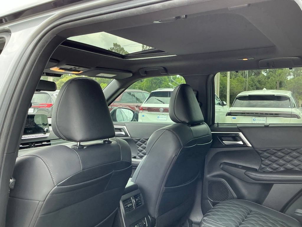 Used 2023 Mitsubishi Outlander SEL FWD image 38