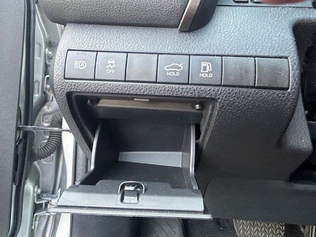 Used 2022 Toyota Camry SE FWD image 16