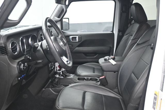 Used 2023 Jeep Wrangler Unlimited Sahara w/ Cold Weather Group AWD/4WD image 6
