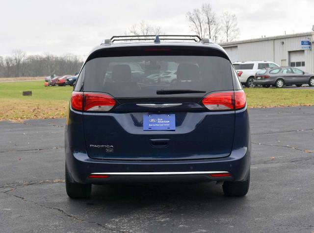 Used 2020 Chrysler Pacifica Touring-L image 4