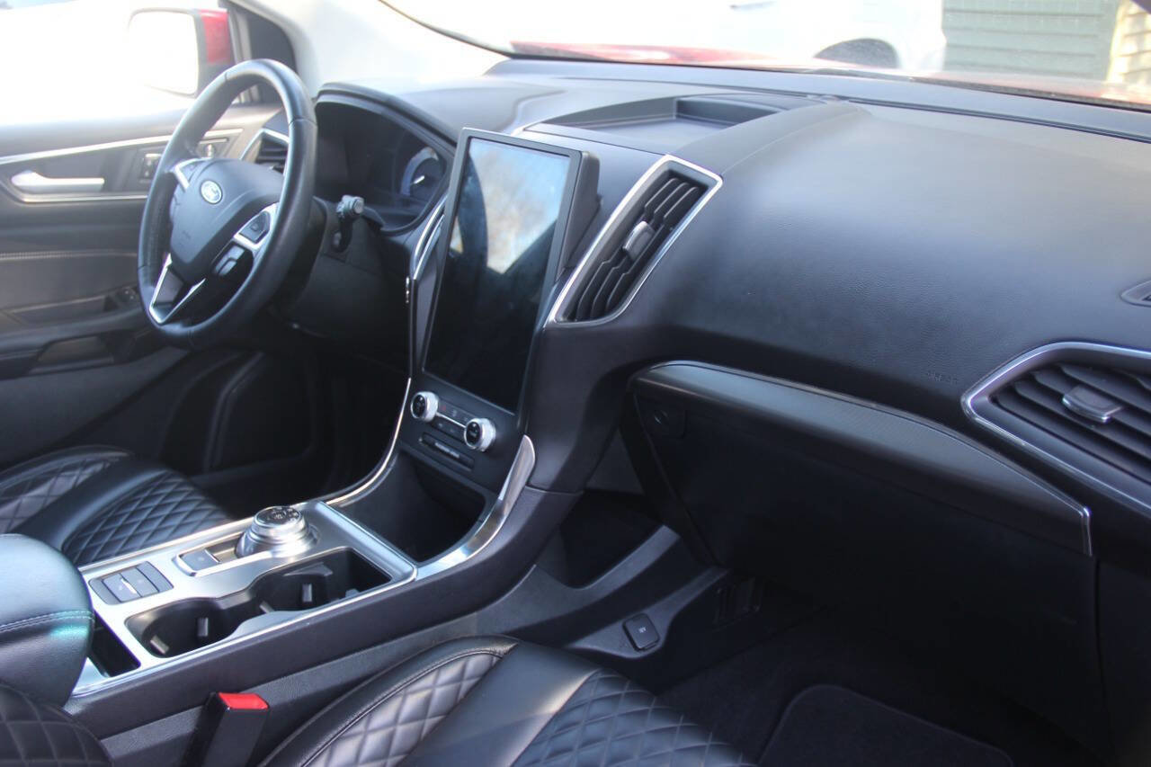 Certified 2024 Ford Edge Titanium AWD/4WD image 21