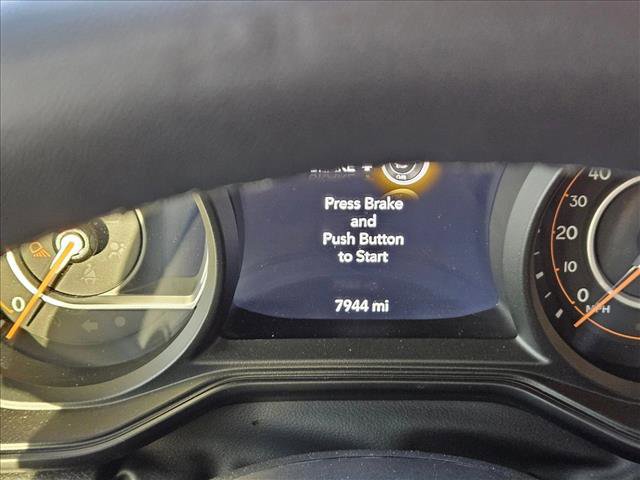 Used 2025 Jeep Gladiator Sport image 13