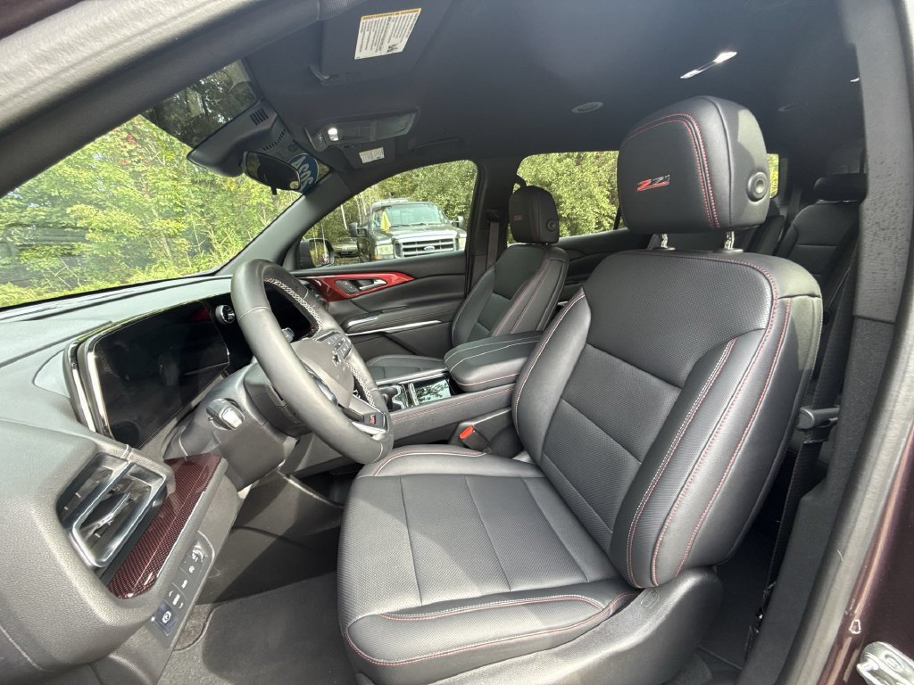 Used 2024 Chevrolet Traverse Z71 AWD/4WD image 11