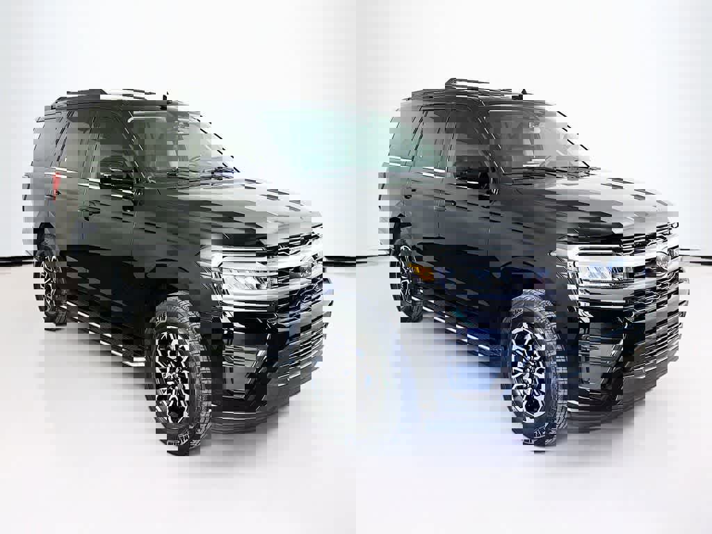 Certified 2023 Ford Expedition XLT image 7