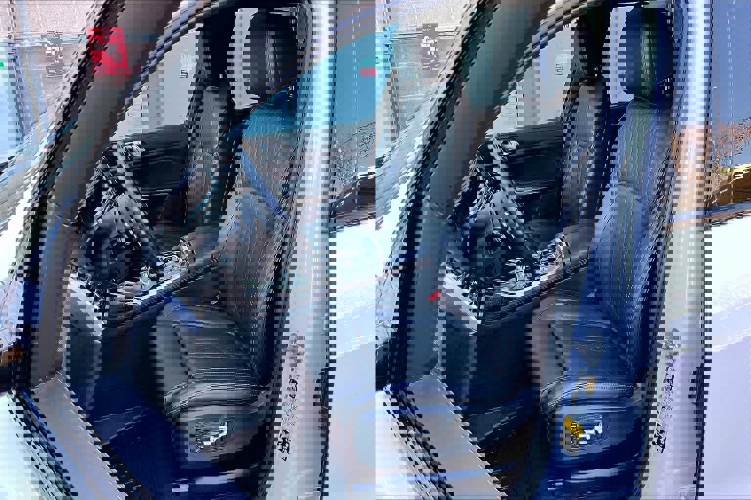 Used 2022 BMW X7 M50i image 8