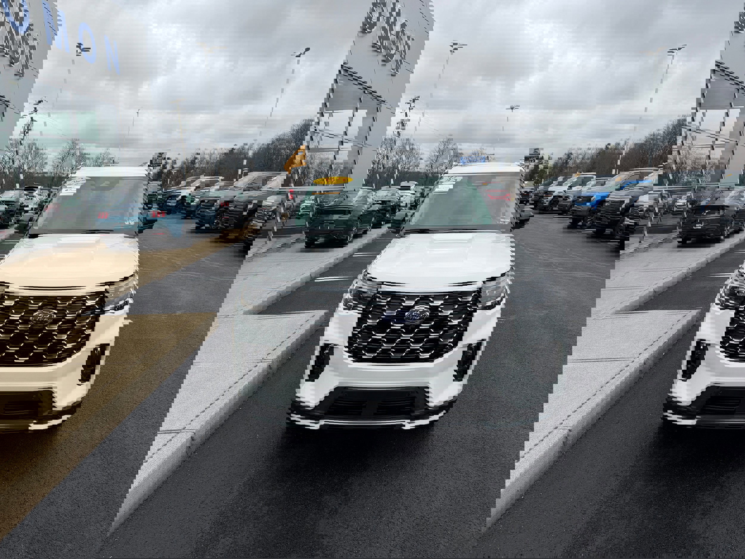 Certified 2025 Ford Explorer Platinum w/ LUX Leather Package image 9