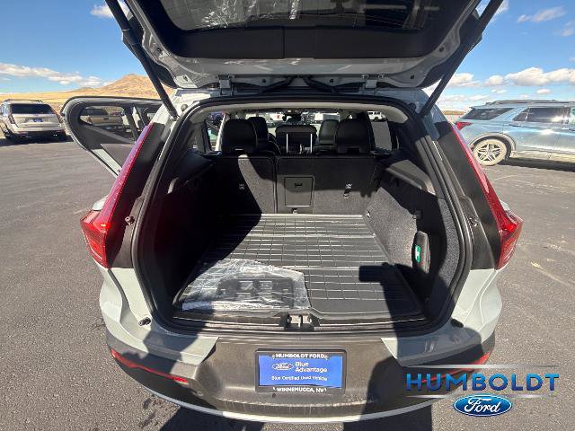 Used 2024 Volvo XC40 B5 Ultimate w/ Protection Package Premier image 24