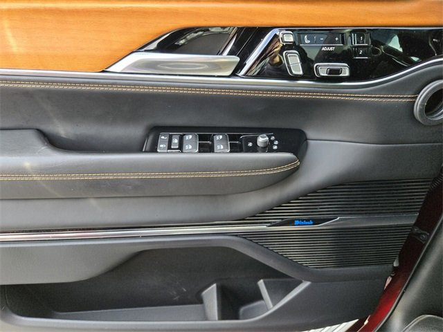 Used 2022 Jeep Grand Wagoneer Series III w/ Rear Seat Video Group 1 image 34