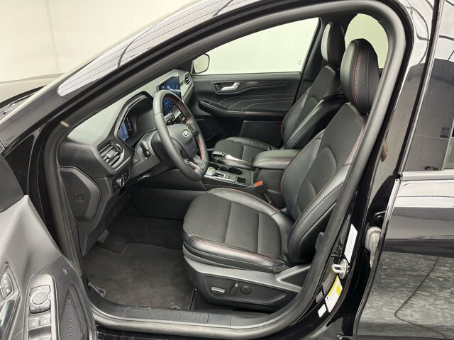 Certified 2025 Ford Escape ST-Line w/ Tech Pack #1 AWD/4WD image 3