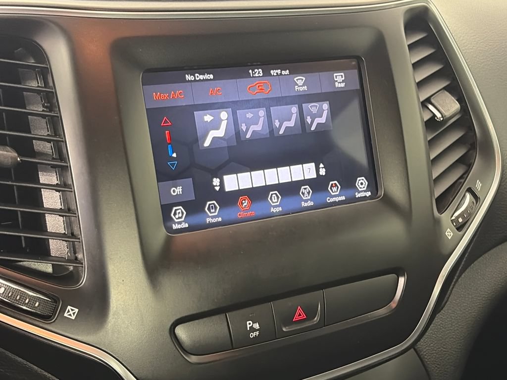 Used 2019 Jeep Cherokee Latitude Plus AWD/4WD image 19