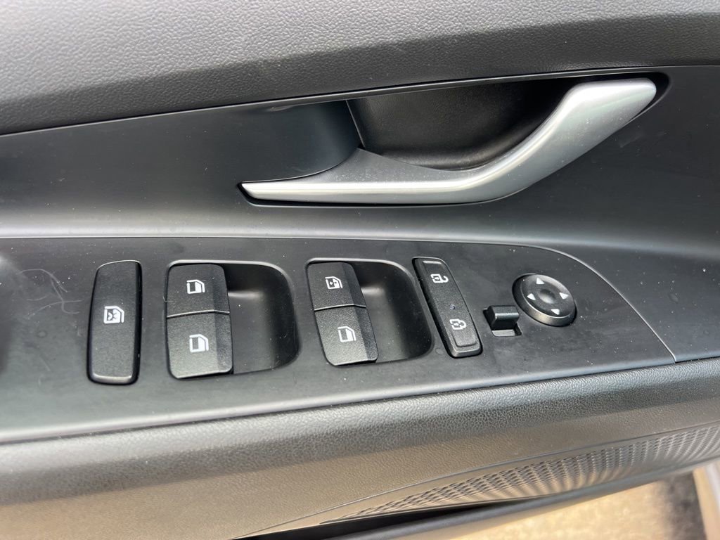 Used 2023 Hyundai Elantra Limited image 24