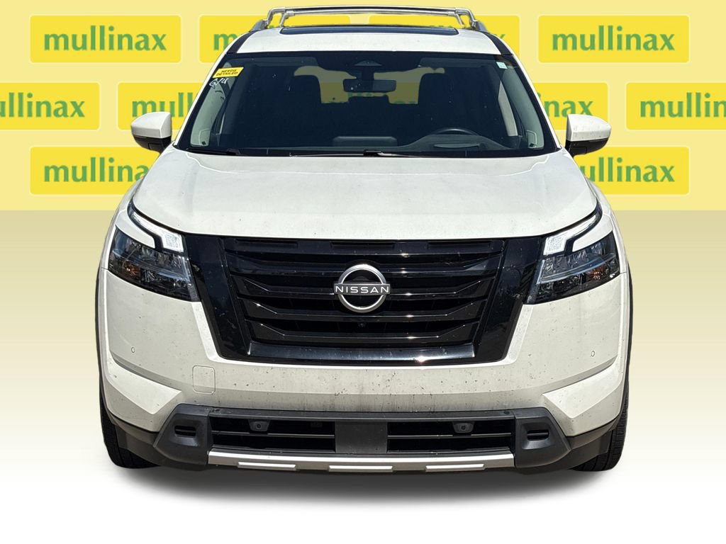 Used 2024 Nissan Pathfinder Platinum w/ Black Appearance Package FWD image 15