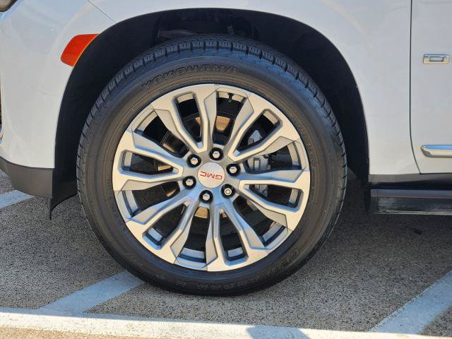 Used 2021 GMC Yukon XL Denali w/ Denali Premium Package AWD/4WD image 9