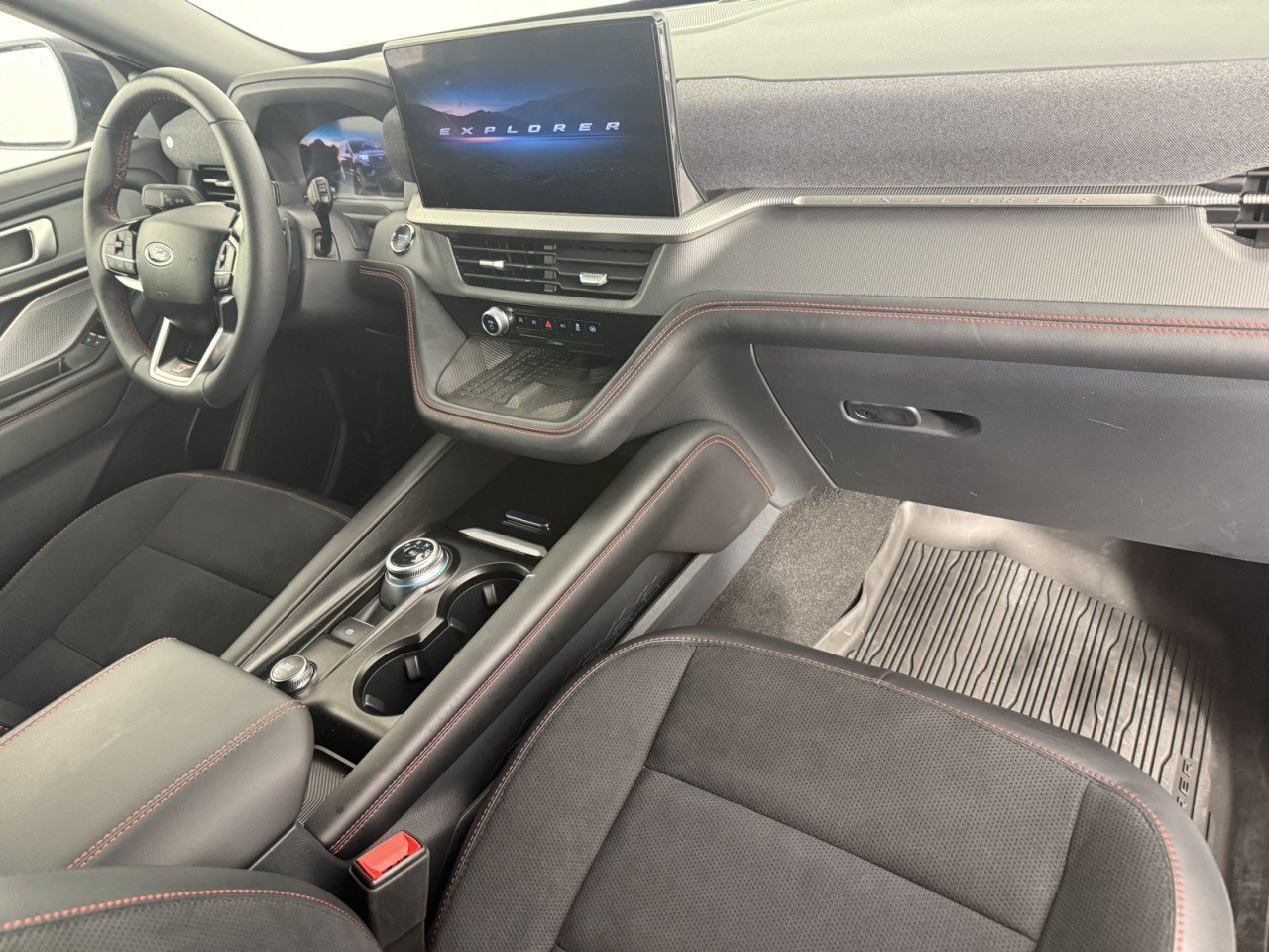 Certified 2025 Ford Explorer ST RWD image 11